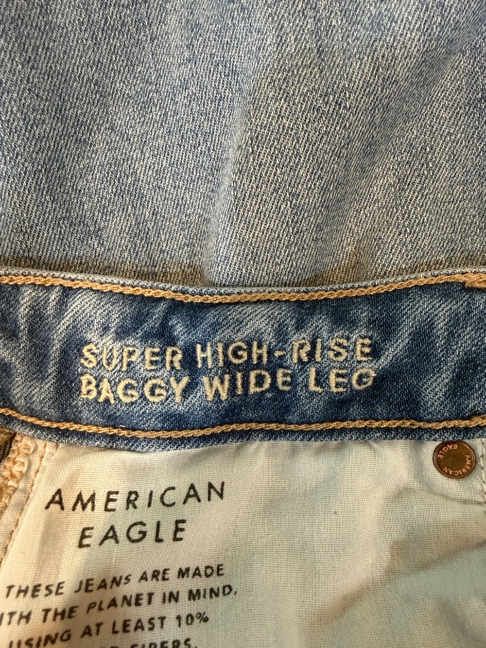 American Eagle Super High Rise Baggy Wide Leg Jeans Light Wash Distressed Hem - Picture 3 of 6